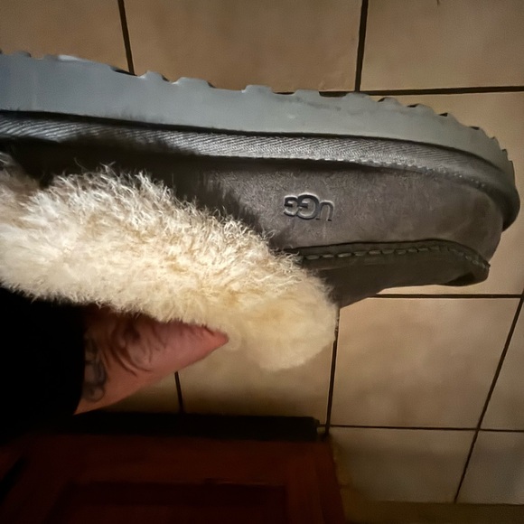 UGG Slippers/Shoes Women’s - Picture 12 of 12